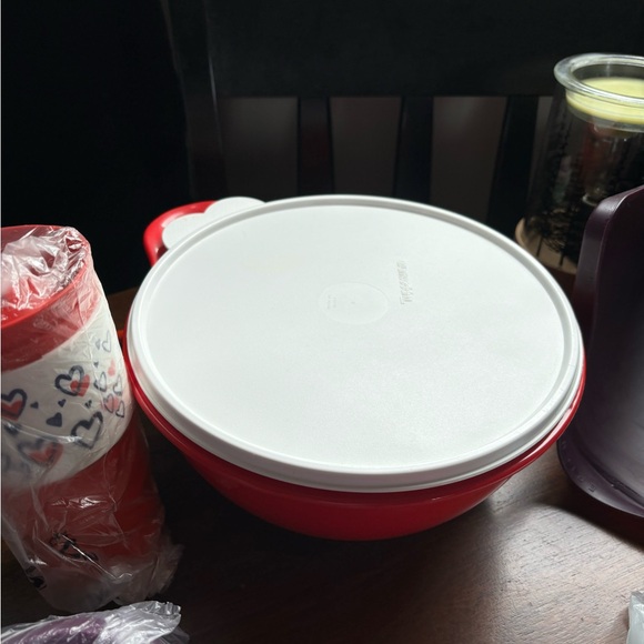 Various pieces of Tupperware - Picture 10 of 15